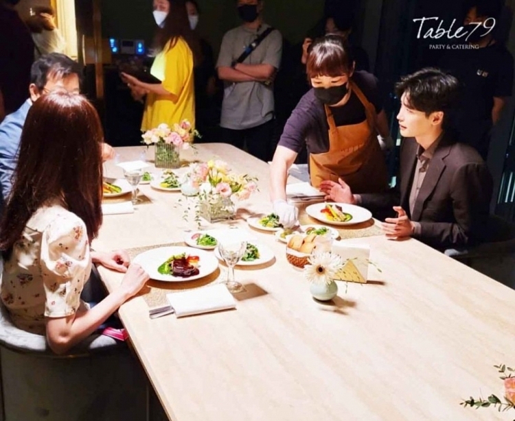 Bộ đôi trai tài gái sắc Lee Jong Suk và Yonna hẹn khán giả tháng 7 trong siêu phẩm mới