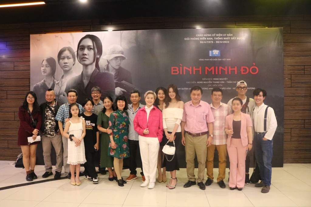 'Bình minh đỏ' - Phim về trung đội nữ lái xe Trường Sơn anh hùng ra mắt khán giả Hà Nội