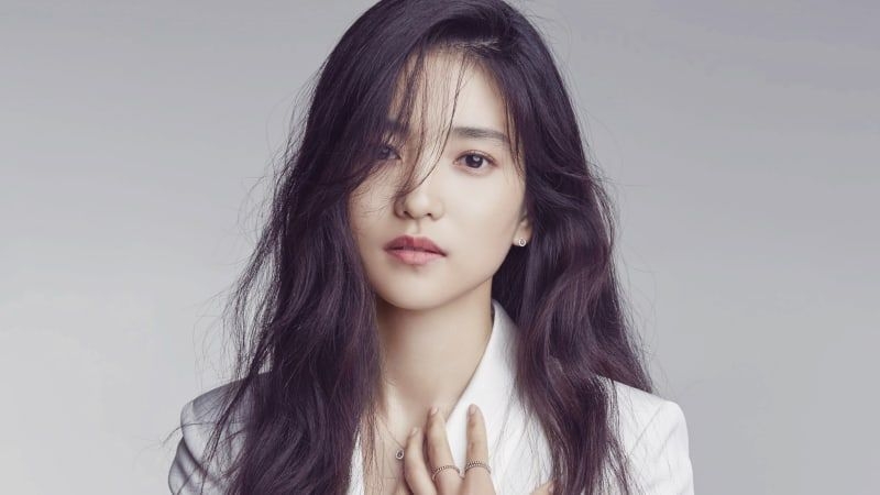 Kim Tae Ri trở thành nữ diễn viên 'nổi tiếng' nhất Beaksang 2022