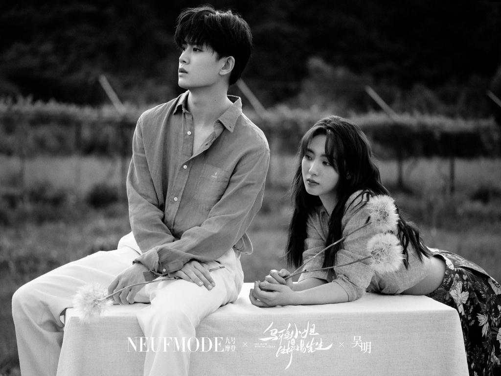 Nhậm Gia Luân vai kề vai, tình tứ 'hết nấc' với Hình Phi trên tạp chí