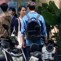 Vừa ly hôn Triệu Lệ Dĩnh, Phùng Thiệu Phong đã hớn hở 'cặp kè tình mới' Hải Thanh tại Thượng Hải