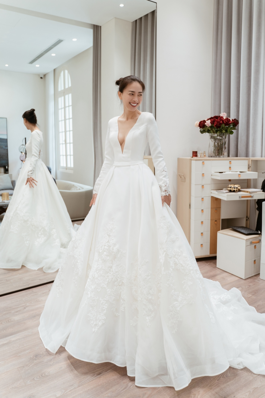 Kim trong váy cưới Elie Saab Bridal Collection Spring 2024 ngọt ngào n... |  TikTok