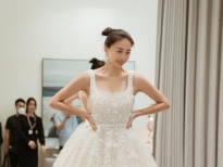 Son Ye Jin và Ngô Thanh Vân diện cùng 1 mẫu váy cưới, ai đẹp hơn?