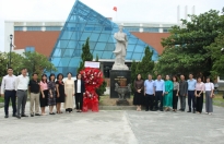 Ban tổ chức Liên hoan phim châu Á Đà Nẵng dâng hương tượng đài Danh tướng Nguyễn Tri Phương
