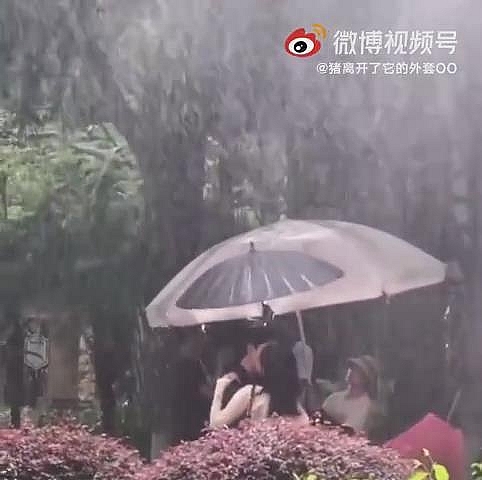 Lộ video Cung Tuấn bá đạo 'cưỡng hôn' Kiều Hân sau khi xảy ra cãi vã khiến cư dân mạng quắn quéo