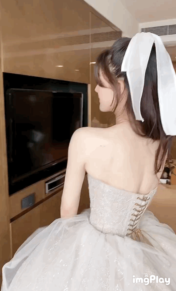 Weibo Việt Nam  NETIZEN TRUNG SOI RA NHANH THẬT Chiếc váy trắng mà hôm nay Triệu  Lộ Tư mặc để tham dự sự kiện của BVLGARI đến từ thương hiệu Viviene