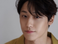 Lee Do Hyun đang cân nhắc trở thành mỹ nam u uất trong phim mới về bê bối tình dục