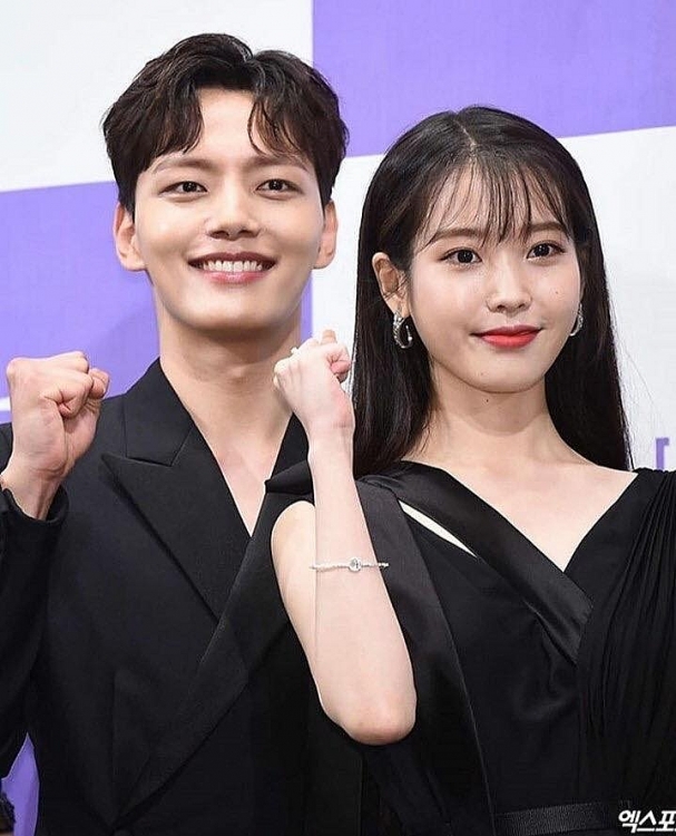 iu va yeo jin goo tinh tu het nac o hop bao hotel del luna khien fan han phat cuong