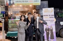 IU và Yeo Jin Goo 'no căng bụng' với xe đồ ăn Kim Soo Hyun gửi tặng phim trường 'Hotel Del Luna'