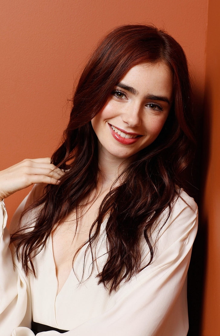 Lily Collins: 'Emily in Paris phần 2 sẽ đem đến những thứ khó tin!'