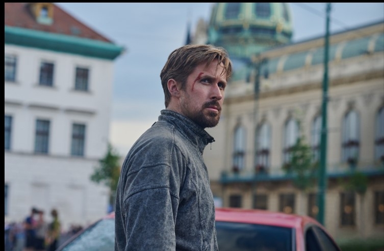 'The Gray Man': Phim hành động của Netflix gây tiếc nuối nhất năm 2022, 'mãn nhãn' nhưng kịch bản 'cũ rích'