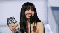 Lisa chiến thắng hạng mục best K-pop tại MTV VMAs nhưng 3 fangirl 'ruột' mới gây chú ý?