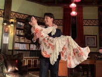 'Hotel Del Luna': Vừa mới về nhà, giám đốc Wol đã đòi Goo Chan Sung 'bế lên giường'