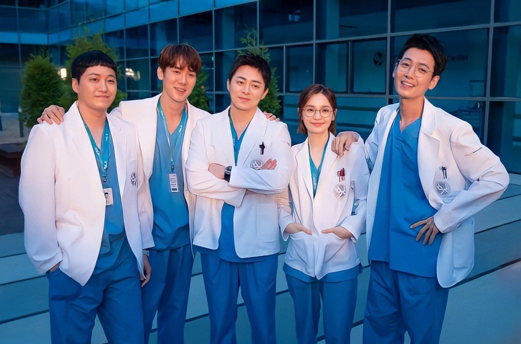 'Hospital Playlist 2' kết thúc với rating kỷ lục, quyết định chiêu đãi người hâm mộ thêm tập đặc biệt