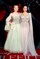 Angelina Jolie và Elle Fanning – những nàng tiên Disney ngoài đời thực
