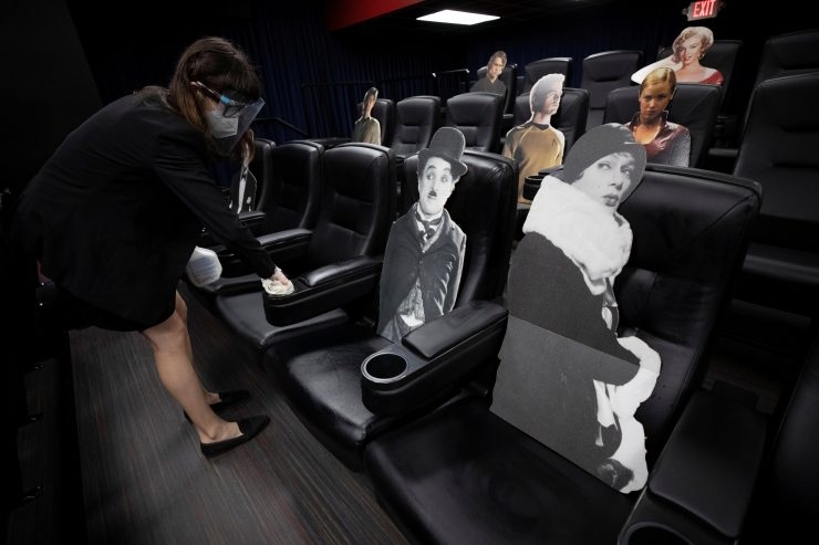 1001 dieu ky la o rap phim mua covid 19