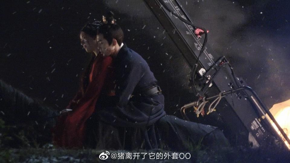 Ngô Lỗi ôm ấp Triệu Lộ Tư tình tứ