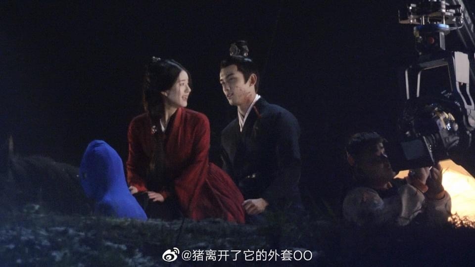 Ngô Lỗi ôm ấp Triệu Lộ Tư tình tứ