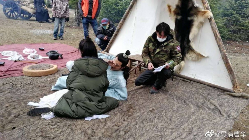 tieu chien lam viec miet mai tren truong quay lang dien ha