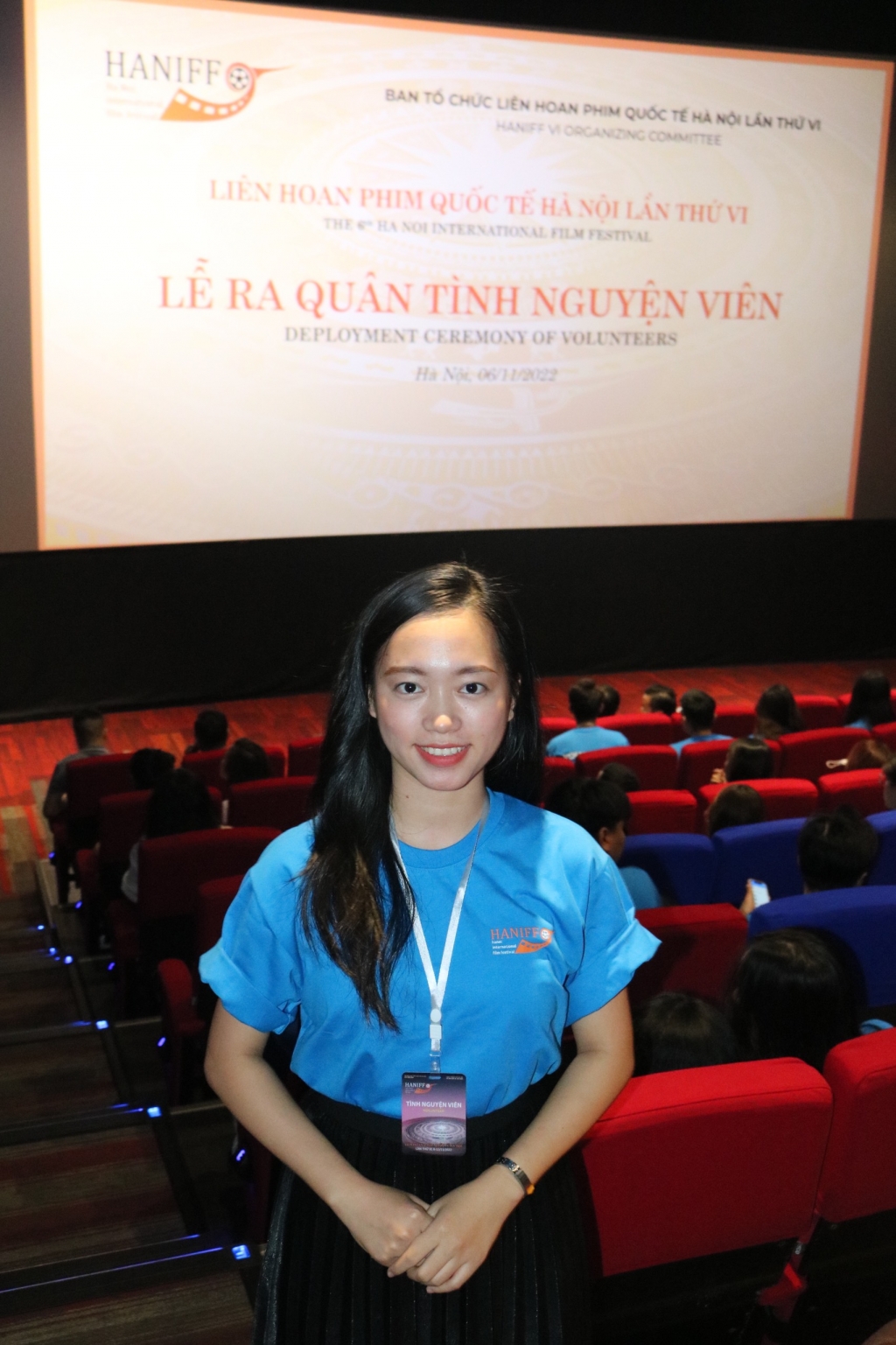 Tình nguyện viên trẻ tuổi bày tỏ háo hức trước ngày diễn ra Liên hoan phim Quốc tế Hà Nội lần thứ VI