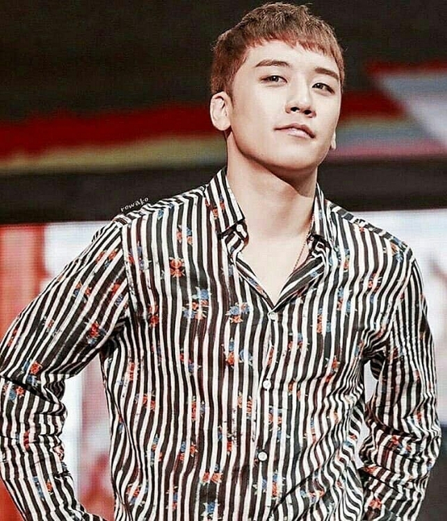 phong vien kang o dau khi ca the gioi xin loi seungri