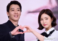 Chuyện hậu trường 'Hắc kỵ sĩ': Rae Won lúc nào cũng 'quấn' lấy Shin Se Kyung