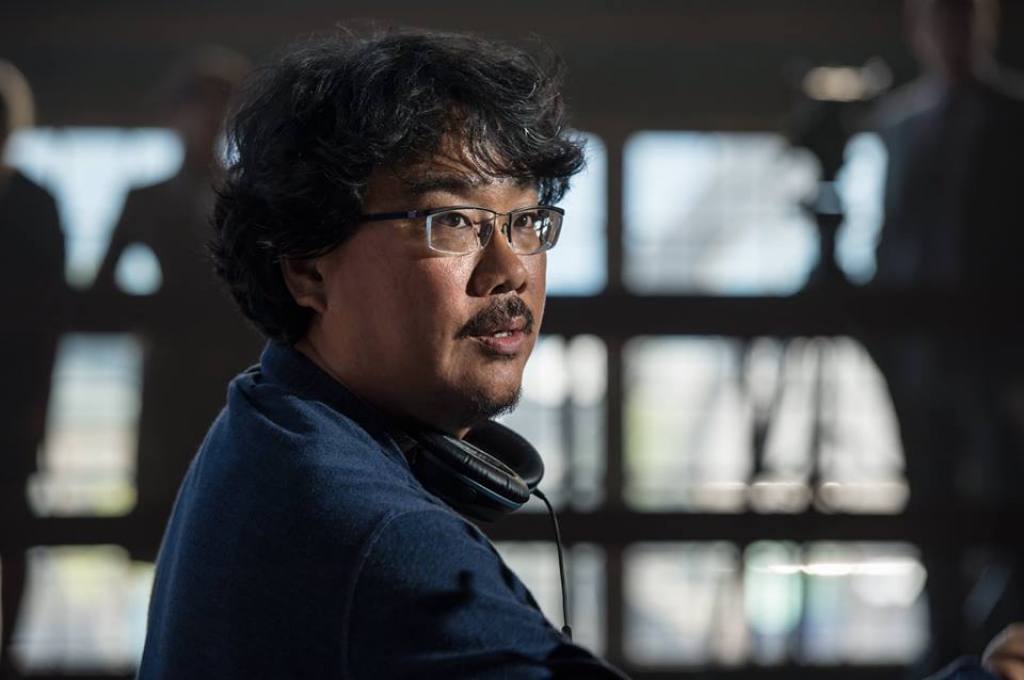 dao dien okja bong joon ho tro lai voi phim moi parasite cung dan cast khung