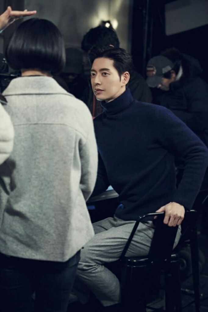 chang diep vien park hae jin toa sang ngay ca phia sau ong kinh