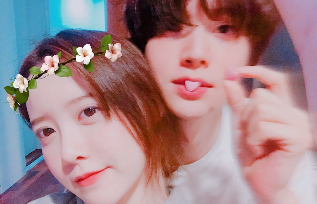 Goo Hye Sun post ảnh 'tự sướng' siêu cute nhân dịp kỷ niệm 2 năm ngày cưới với Ahn Jae Hyun