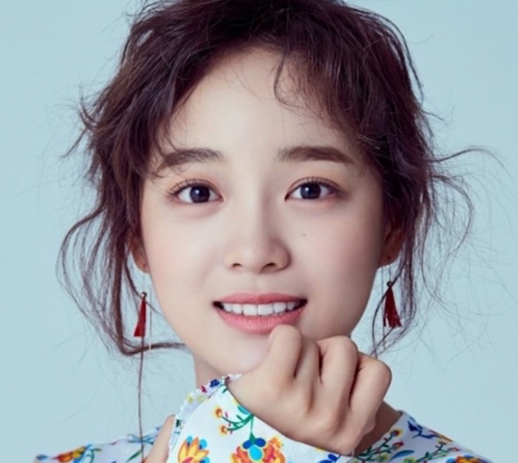 kim yoo jung tu choi vai chinh trong school 2017 thuoc ve gugudan se jeong
