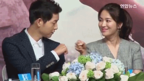 Những khoảnh khắc chứng tỏ Song Joong Ki và Song Hye Kyo được sinh ra là dành cho nhau nhung khoanh khac chung to song joong ki va song hye kyo duoc sinh ra la danh cho nhau