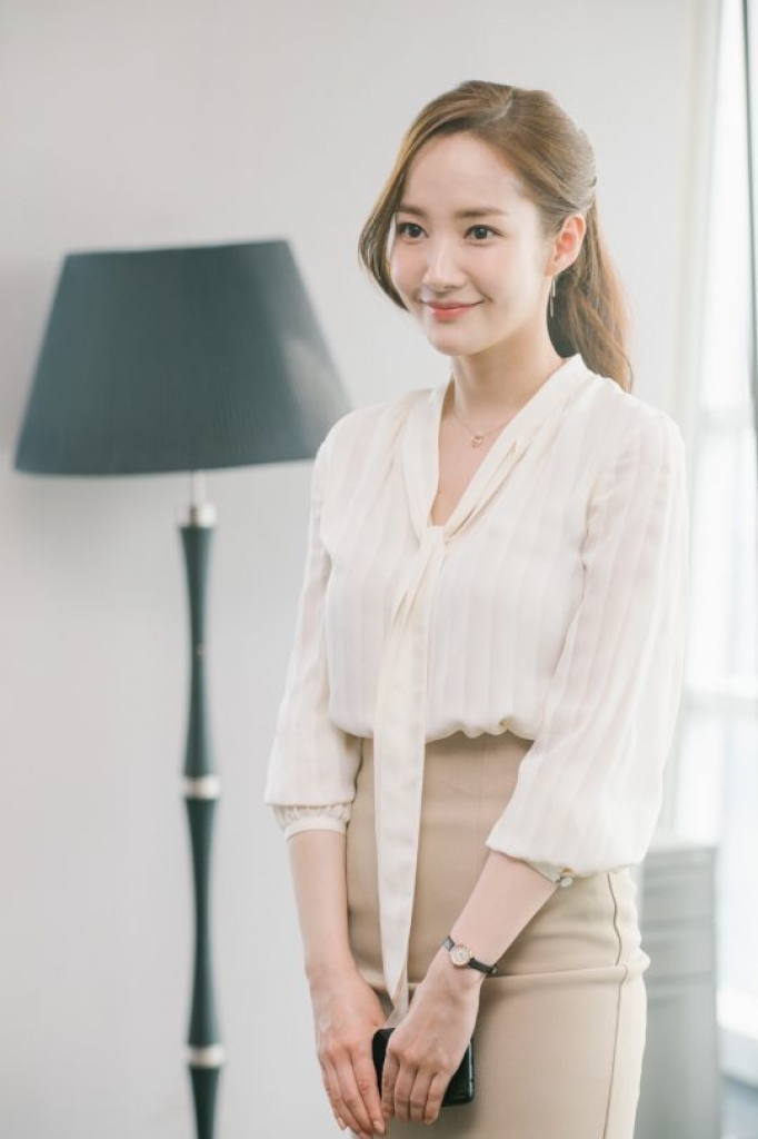 park min young tro thanh mot bieu tuong thoi trang moi nhat nho thu ky kim