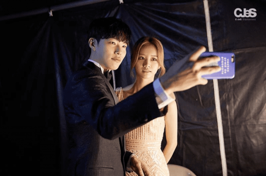 nhung khoanh khac dang yeu cua cap doi hyeri va ryu jun yeol