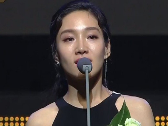 Bất bình việc nhân viên đài truyền hình chửi diễn viên trong lễ trao giải điện ảnh Hàn Quốc