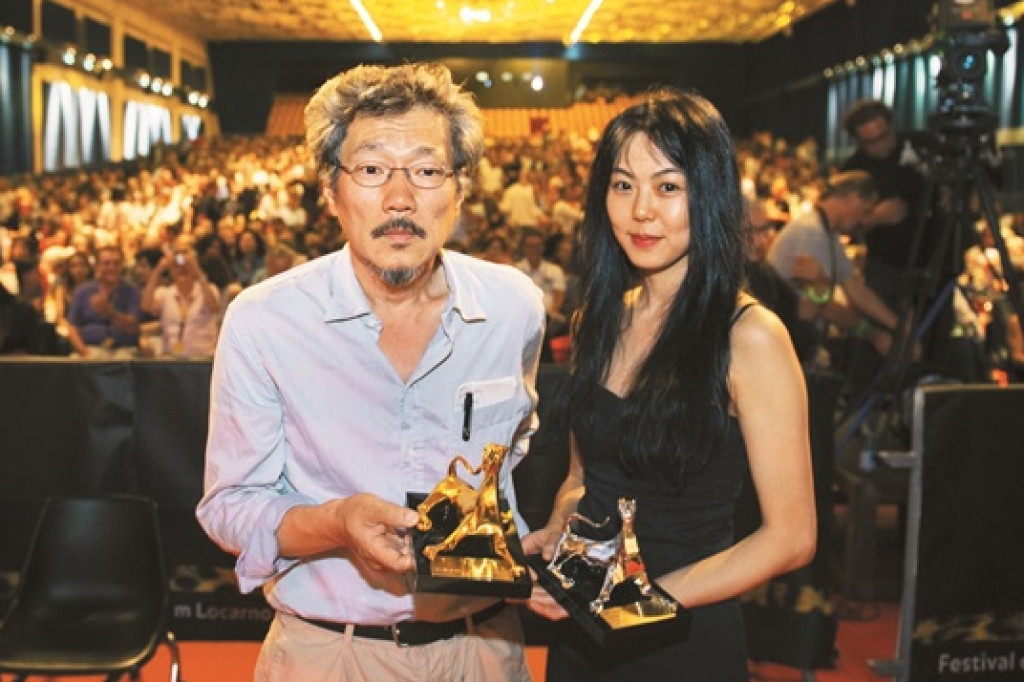 Sau bao năm, vụ ly hôn của đạo diễn ngoại tình Hong Sang Soo và vợ cũng được đem ra tòa