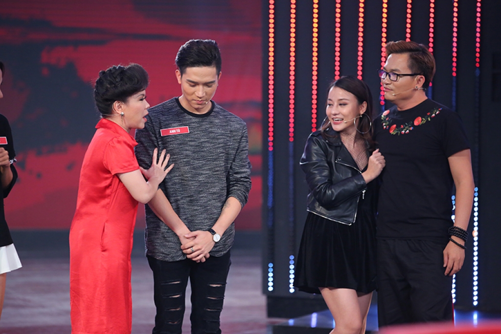 dan ong phai the mua 3 mo man voi dan nam khach moi giong khung