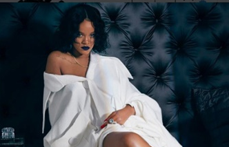 Rihanna diện trang phục nằm trong BST 'Em Hoa' của NTK Công Trí