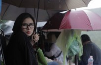 Vân Trang, Tùng Maru, Bích Ngọc 'vật lộn' với mưa bão để quay 'Thạch Thảo'