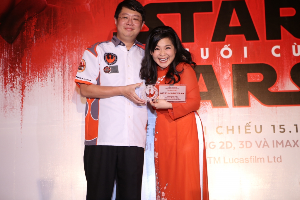 ngo thanh van va kelly marie tran rang ro tai su kien ra mat star wars o viet nam