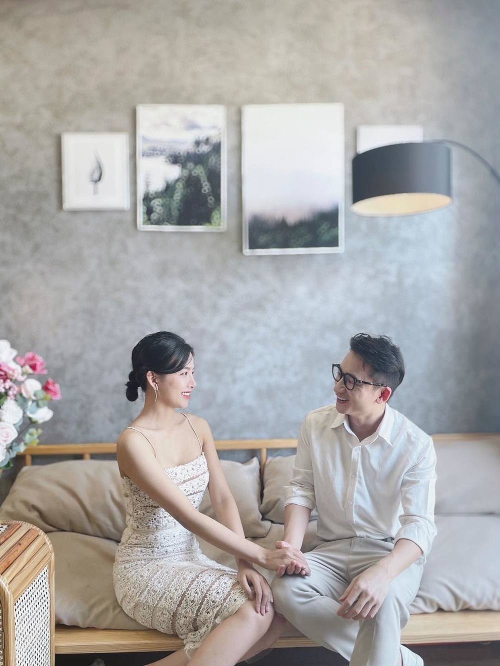 Fan xôn xao khi Phan Mạnh Quỳnh để lộ thiệp cưới