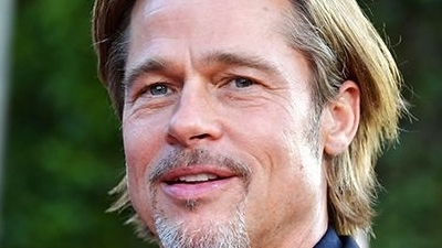 Ngã ngửa với những sao Hollywood ở dơ nhất: Brad Piit lười tắm, Johnny Depp không thay áo...