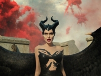 'Maleficent: Mistress of Evil - Tiên hắc ám 2': Mâm cỗ đầy của kỹ xảo, phục trang khiến khán giả mãn nhãn