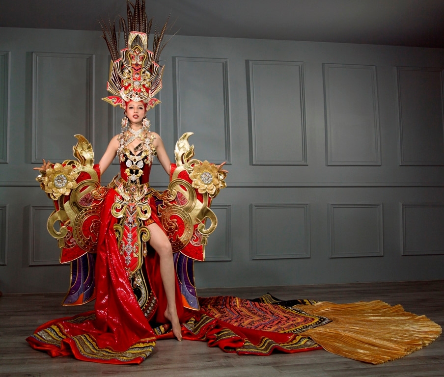 ngo ngang truoc bo national costume cua ngoc chau di thi miss supranational 2019