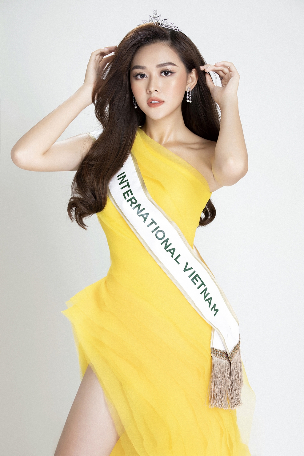 miss international bat ngo cong bo top 10 trang phuc da hoi co ten tuong san