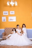‘Đại sứ hạnh phúc’ Đào Vân Anh chụp ảnh cưới cùng 2 con trai