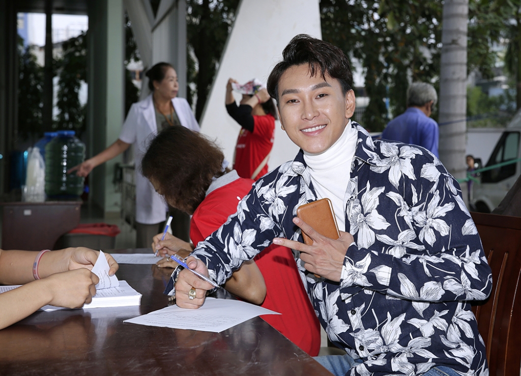 hoang ky nam tich cuc tham gia hien mau nhan dao