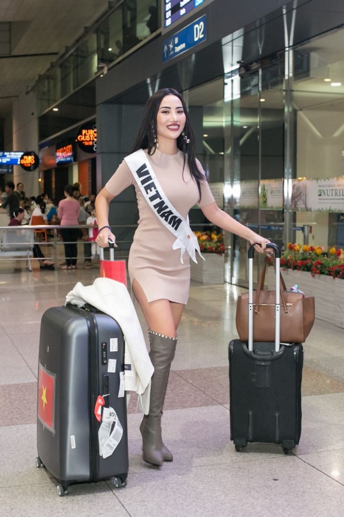 kiko chan mang 100kg hanh ly sang bac kinh du thi miss globe 2018