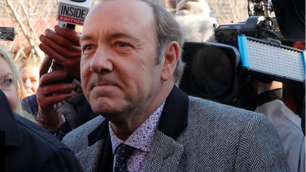 dien vien kevin spacey ra toa