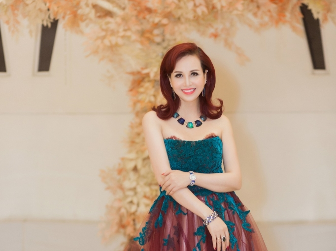 Hoa hậu Việt Nam Diệu Hoa trẻ trung trong vai trò giám khảo