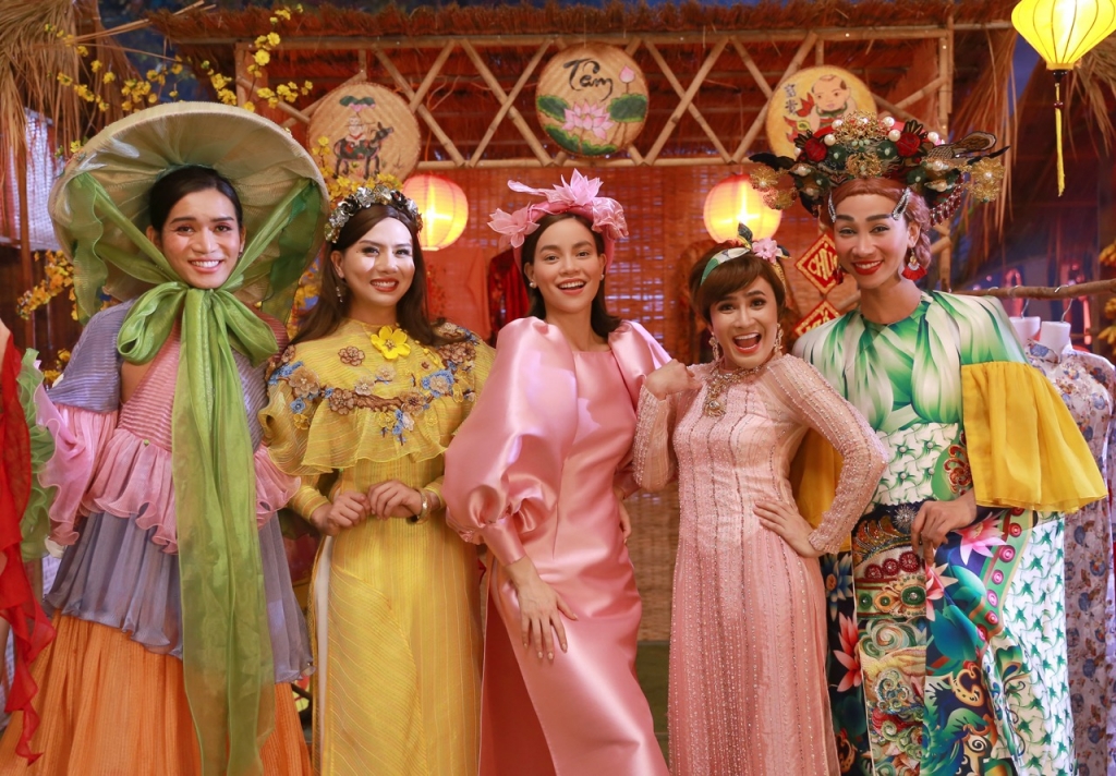 ho ngoc ha bay tro bit mat dap heo phong phi tieu khuay dong khong khi tet trong mv dieu uoc cua mua xuan